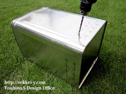 空気取り入れ口用の穴