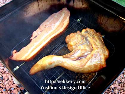 ベーコンと鶏肉（もも）の燻製