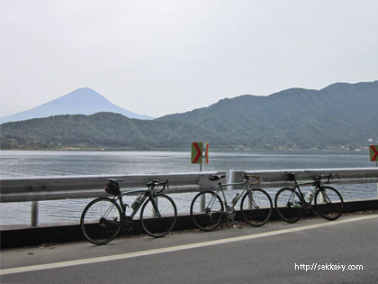 河口湖と富士山