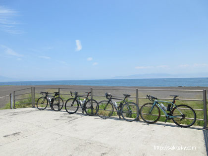 駿河湾とロードバイク