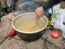 沸騰したお湯にパスタ