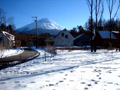 富士桜高原　別荘地から見た富士山