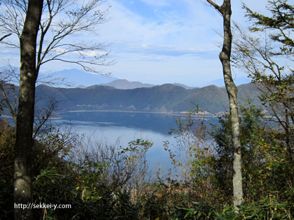 竜ヶ岳中腹からの本栖湖