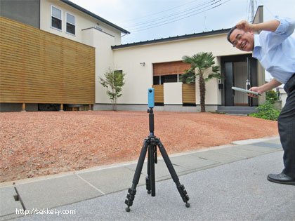 弊社の前で　360°カメラで撮影