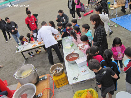 出張パスタ会に集まる子供たち