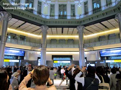 駅舎の南北両端にあるドームの天井