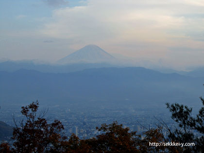 甲府市　白山八王子神社から見る富士山