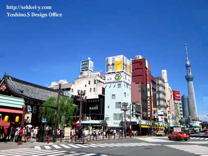 浅草寺　雷門と東京スカイツリー