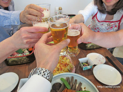 藤枝の家　食事会での乾杯