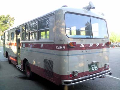 山交バス後方