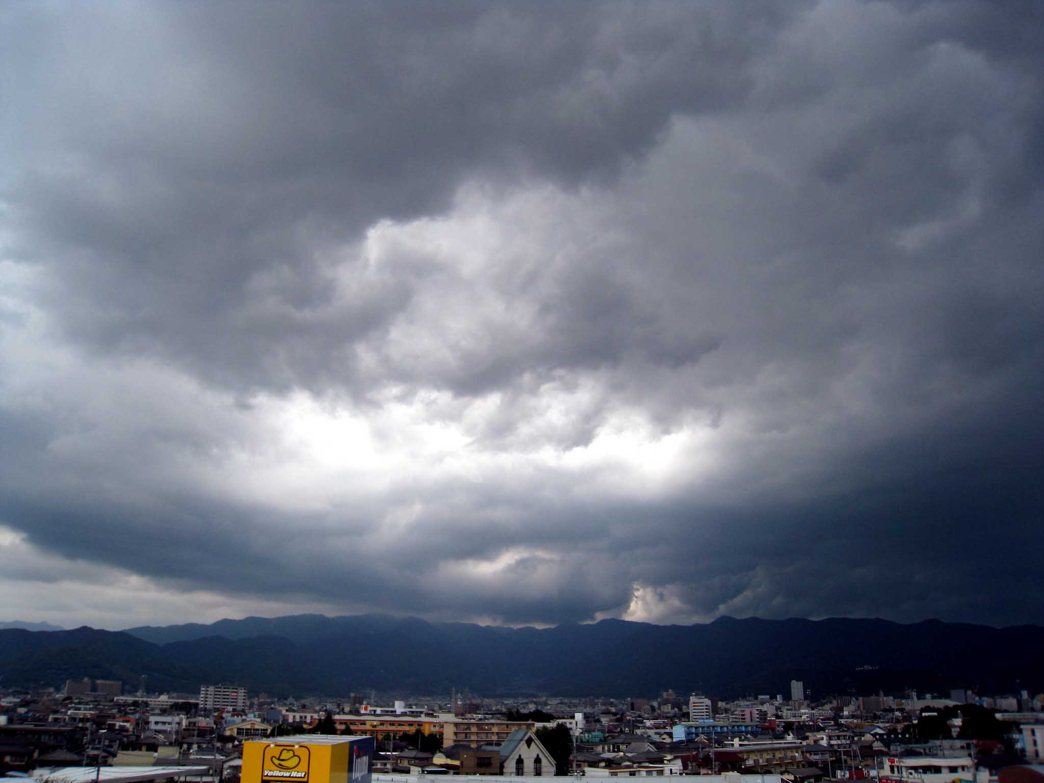 甲府の空の積乱雲.jpg